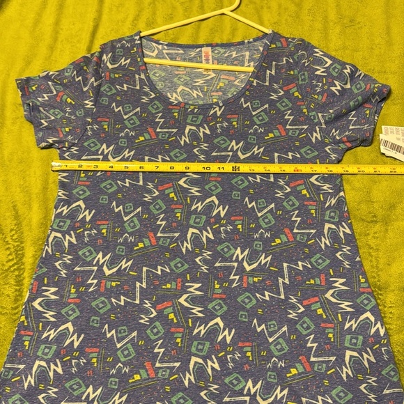 NWT Lularoe Classic T  Tee shirt Faded Purple 80s Multi Buttery Soft Sz Med - Picture 5 of 5